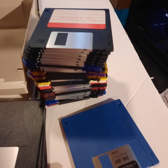 Vintage Floppy Disk Holder + 82 Untested Disks 3.5" 1.44MB - Picture 5 of 7